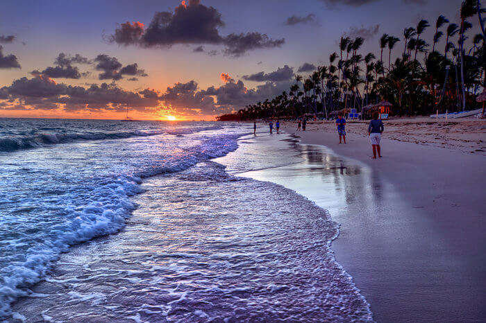 sea waves on beach while people see