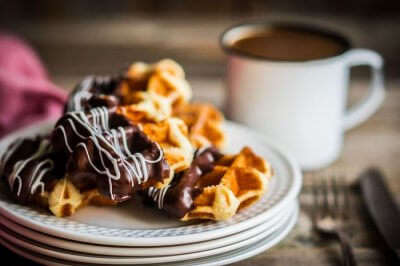 enjoy waffles at Di Ghent Cafe, one of the best cafes in Delhi