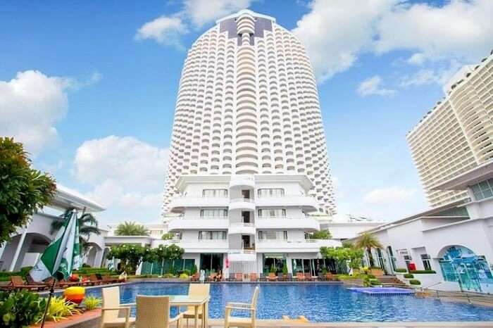 Front view of D’Varee Jomtien Beach Hotel Pattaya