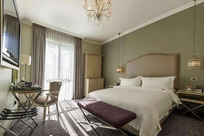 stay at cape town's Queen Victoria Hotel & Manor House