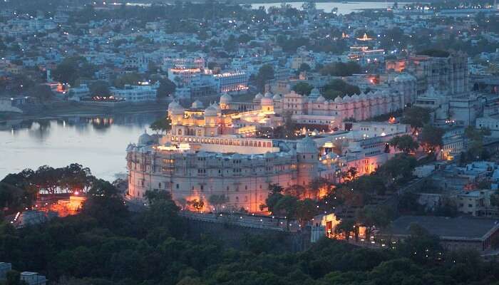 Evening_view,_City_Palace,_Udaipur