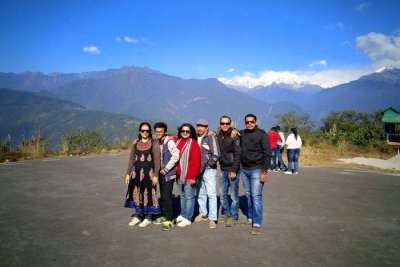 Shantanu northeast trip- whole family posing with snowy hills in the backdrop