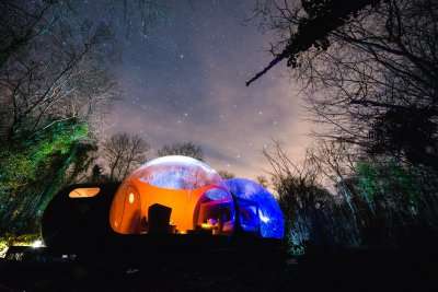 A view of bubble hotel in Ireland at night