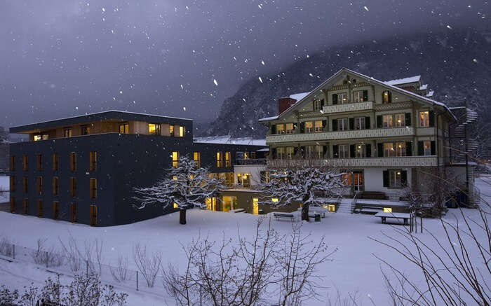 A view of Backpackers Villa Sonnenhof in Interlaken on a snowy day