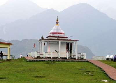 Temple in Munsiyari is one of the best places to visit in Uttarakhand in summer