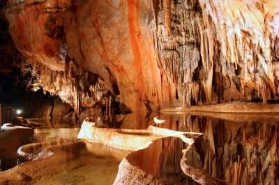 A must visit place in Hungary to be amused by the breathtaking view of underground cave system. 