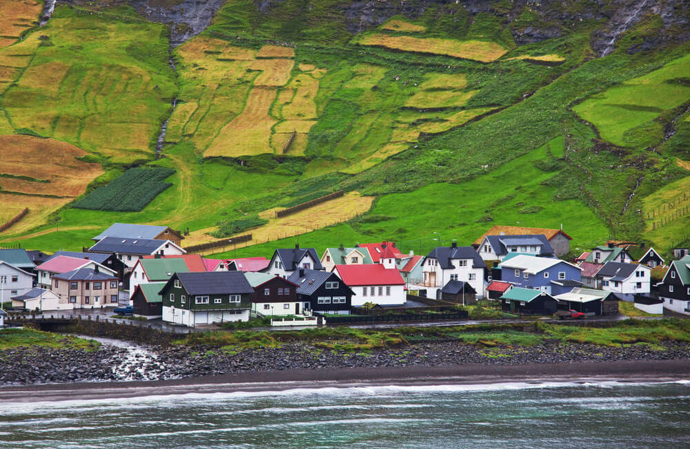 the gorgeous colorful homes of Faroe