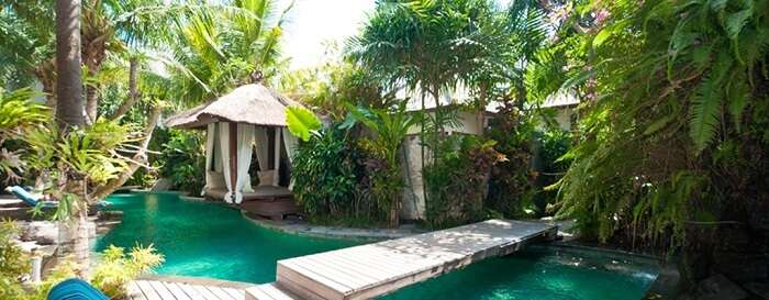 offers traditional Balinese meals