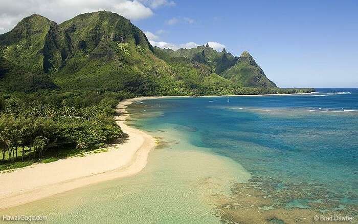Tunnels beach with mountain background