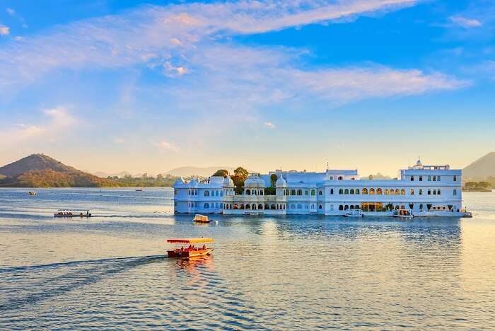 udaipur city palace blue boat cover image