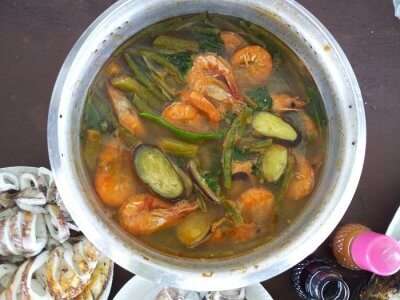 Sinigang: A Hotpot that one can't miss out. It is one of the best Philippines food.