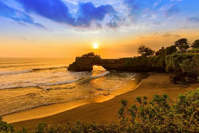 bali beach evening