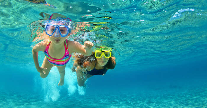 people snorkeling in mauritius