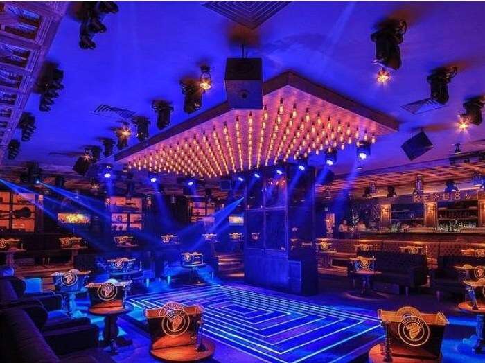 fancy lighting in salsa club mexico