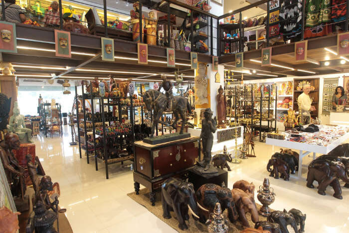 highlights native retailers selling handicrafts