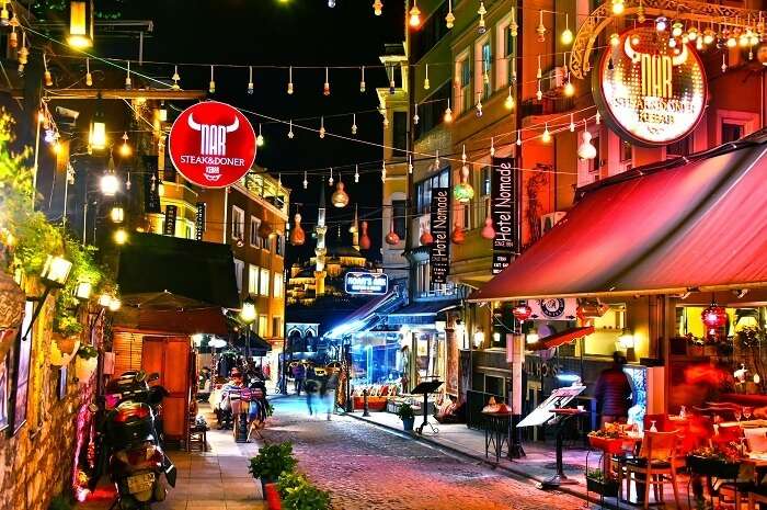 8 Experiences To Enjoy The Best Of Turkey Nightlife In 2021!