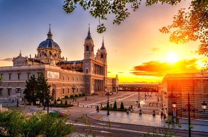 La Catedral En Madrid Spain