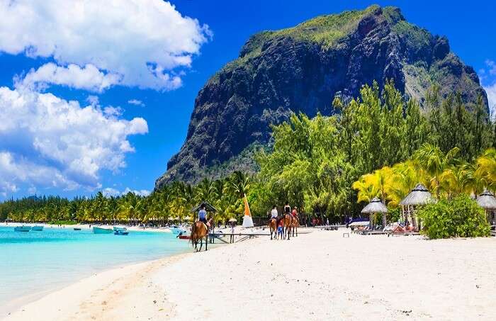 Le Morne Brabant Underwater Waterfall Location On Map