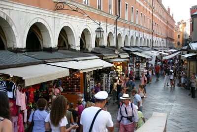 Rialto market is one of the bustling places to visit in Venice