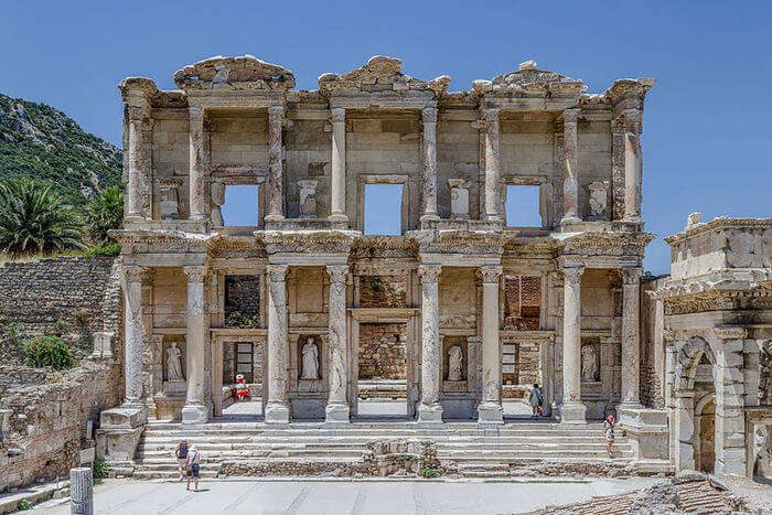 10 Historical Places In Turkey That You Must Visit - 774px Ephesus Celsus Library FacaDe 700x467