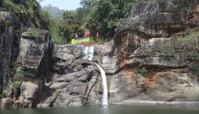 A wonderful view of Devkund Waterfall, one of the best picnic spots near Pune in summer