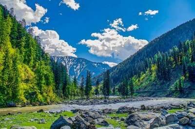 Kashmir valley is a perfect places to visit in India in June for a heavenly vacay