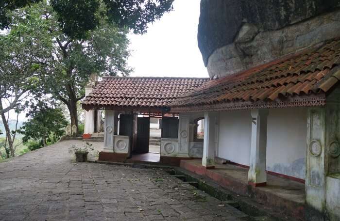 Mulkirigala rock temple