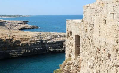 best beach in Bari for cliff Jumping