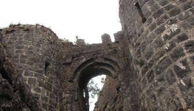 An amazing view of Tikona fort, one of the best picnic spots near Pune in Summer