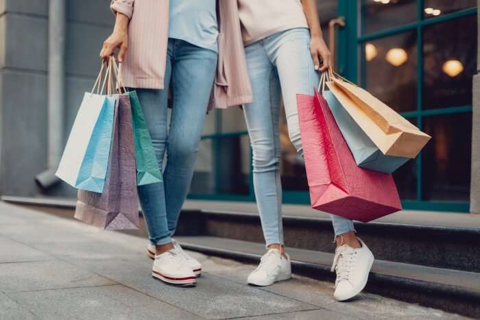 girls shopping