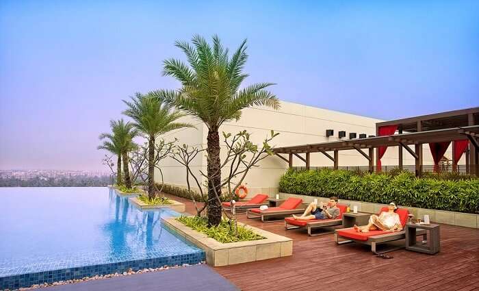 infinity pool at swissotel