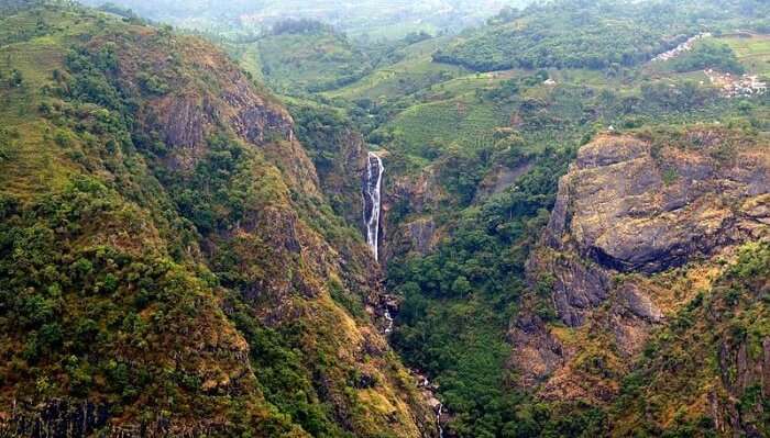 Catherine Falls is one of the best honeymoon places in Ooty