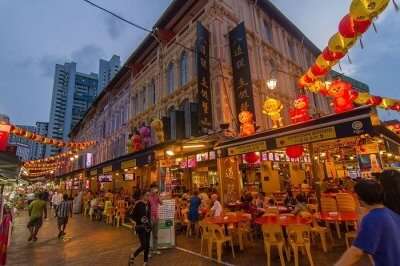 Sum up your vacation by exploring the famous marketplace of Singapore
