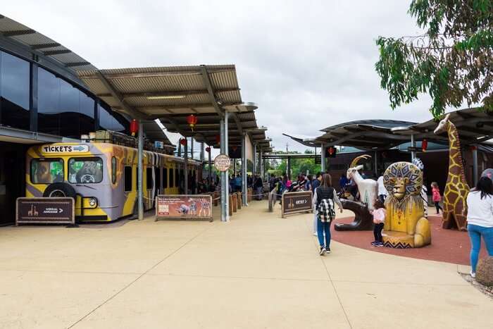 werribee zoo entrance clipart