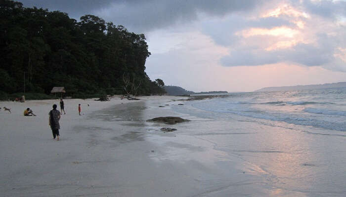 Kaala Patthar Beach