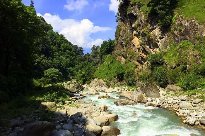 trek to tirthan valley