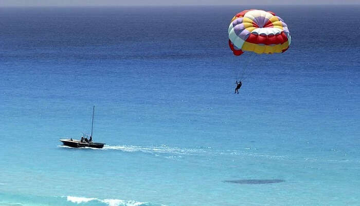 Winch boat parasailing in Goa