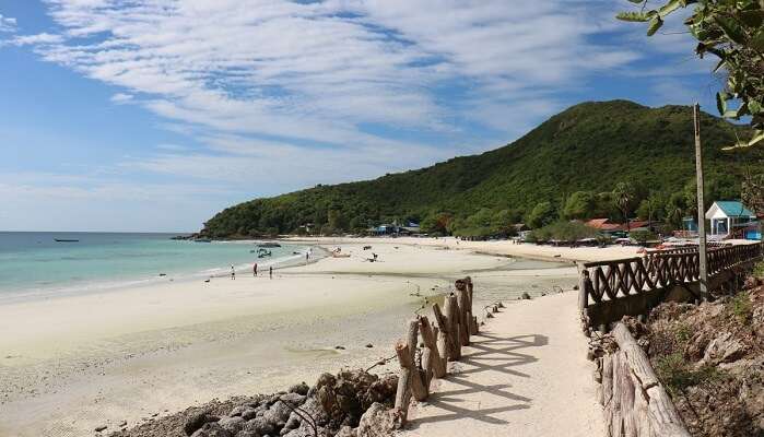 beach in pattaya