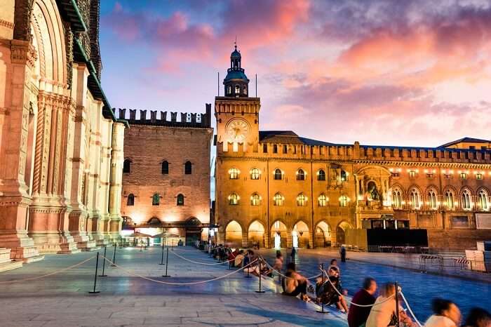 bologna places to visit at night