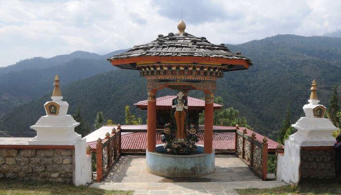 Hike to the Khamsum Yulley Namgyal Chorten