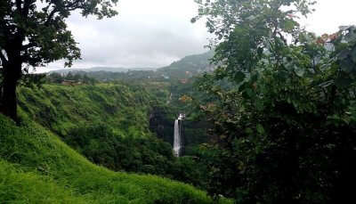 The magical waterfalls of Kune makes it one of the best places to visit in Pune for couples