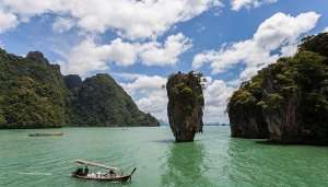 Island hopping and indulging in the water sports is one of the amazing things to do in Thailand 
