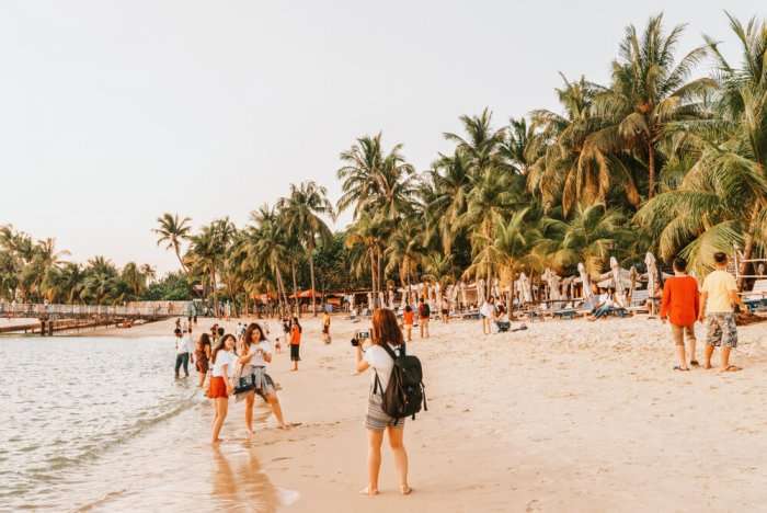 Friends on Siloso beach