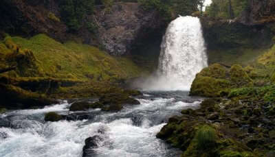 Aussien Lair Waterfall