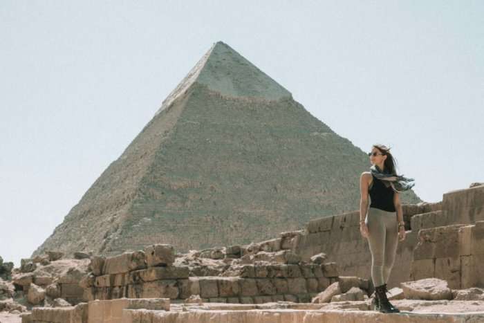 Lexie Alford posing in front of a pyramid in Egypt