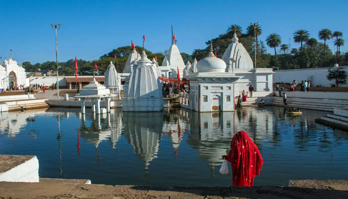 Narmada_Kund__Temples