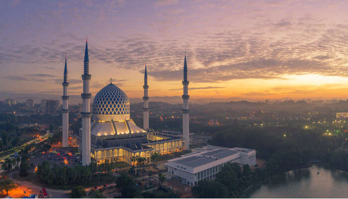 3 Astonishing Places To Visit Near Masjid Negara Malaysia For Your Vacay!