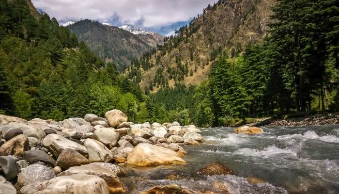 Discover the splendours of Kasol on the budget trips in India