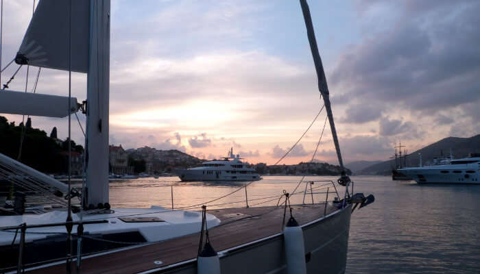 Cruises In Indonesia 6 Best Small Ship Cruise Tours Of 2021