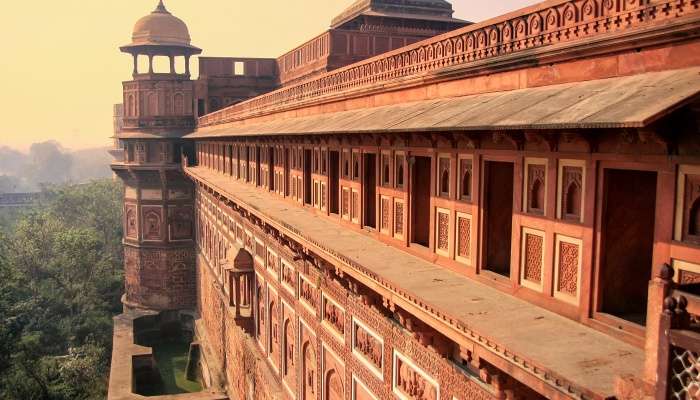 How to reach Agra Fort